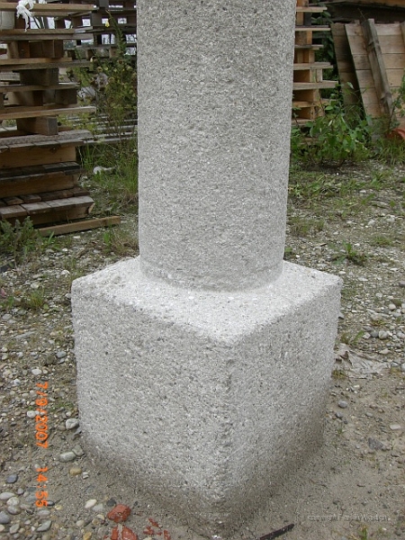 Saeule_aus_Beton_2.jpg